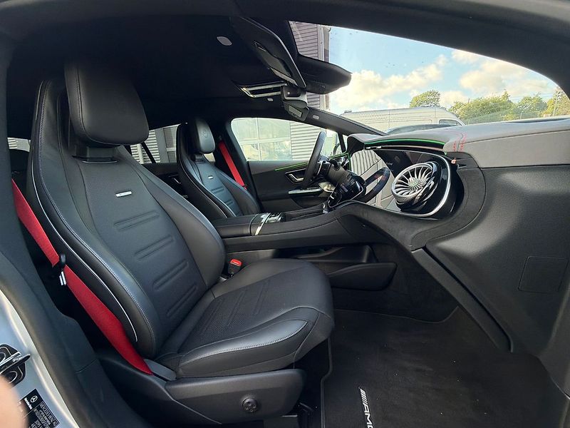 Mercedes-Benz EQE 53 AMG 4MATIC+ - fotka 10 z 38