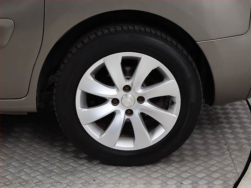 Peugeot Partner (2017) Allure 1.6 BlueHDi, 5Míst, ČR - fotka 11 z 14
