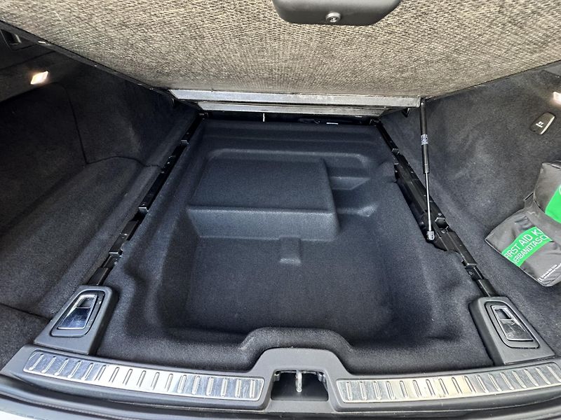 Volvo V90 CC D4 AWD/TZ/pneu REZERVACE - fotka 26 z 50