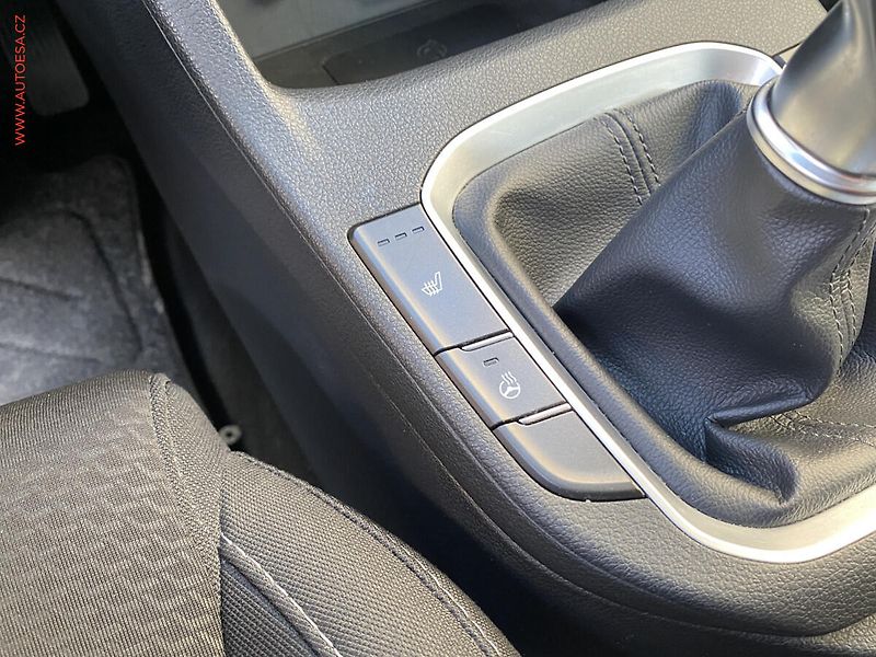 Hyundai i30 (2018) 1.0 T-GDi, Style, navi - fotka 16 z 18