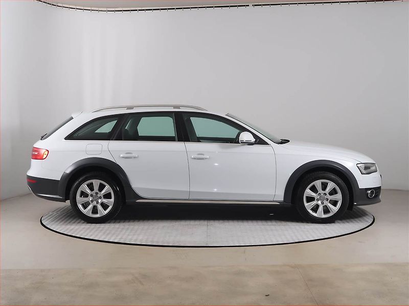 Audi A4 Allroad (2012) 2.0 TDI, 4X4, Serv.kniha - fotka 6 z 15