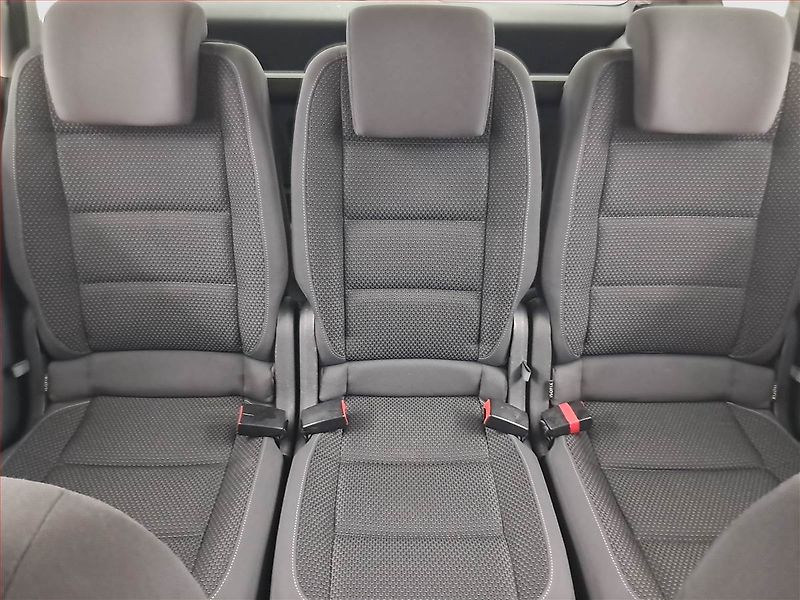 Volkswagen Touran (2014) 1.6 TDI, Automat, Xenony - fotka 10 z 16