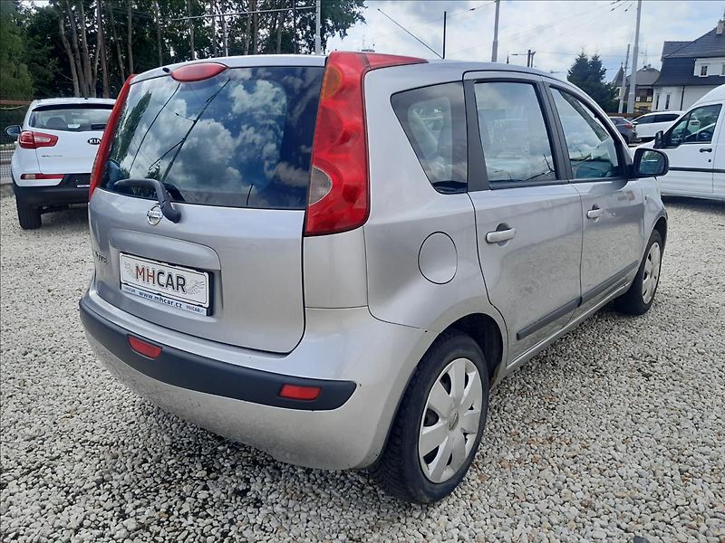 Nissan Note 1,4 i - fotka 7 z 41