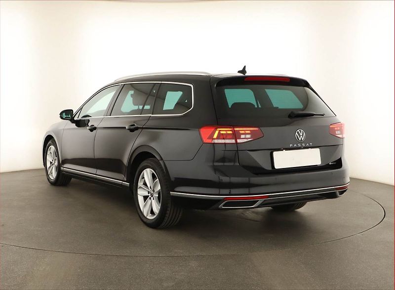 Volkswagen Passat (2021) Elegance 2.0 TDI - fotka 4 z 18