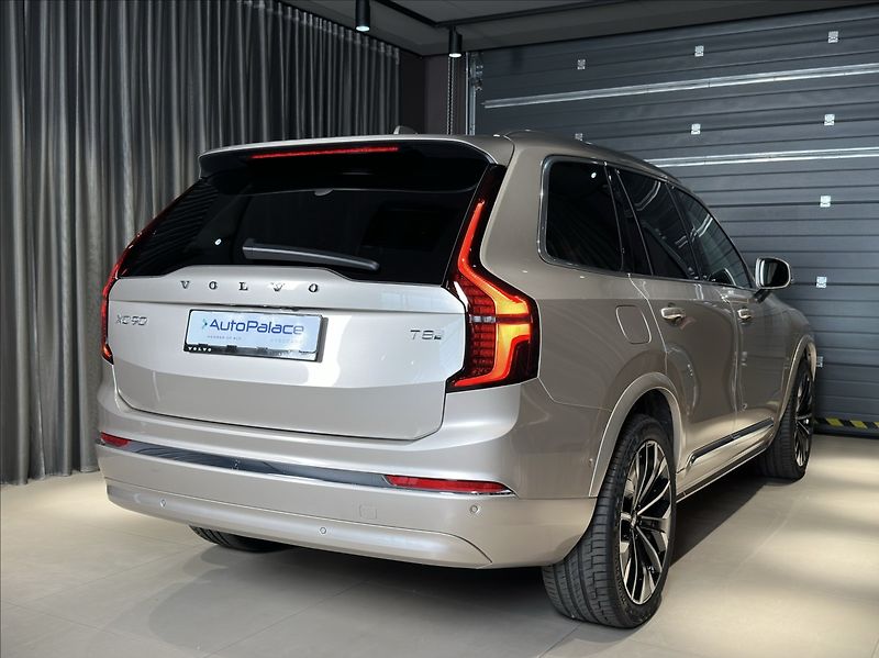 Volvo XC90 (2026) 2,0 T8  Plus Bright - fotka 4 z 25