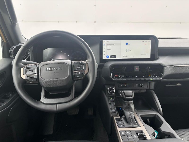 Toyota Land Cruiser 2.8 D-4D 6AT Invincible - fotka 5 z 30