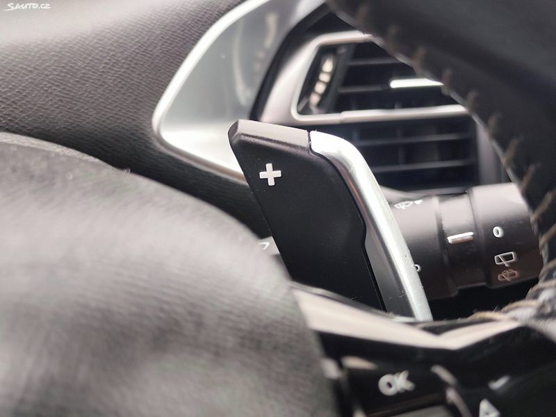 Peugeot 308 (2018) - fotka 28 z 44