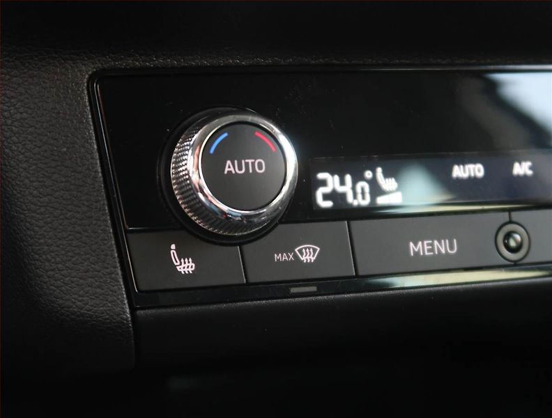 Škoda Scala (2021) Ambition 1.0 TSI, Tempomat - fotka 18 z 20