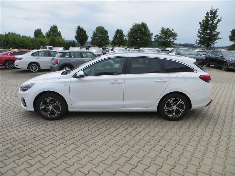 Hyundai i30 1,5 T-GDI mHEV Smart 117 kW - fotka 4 z 26