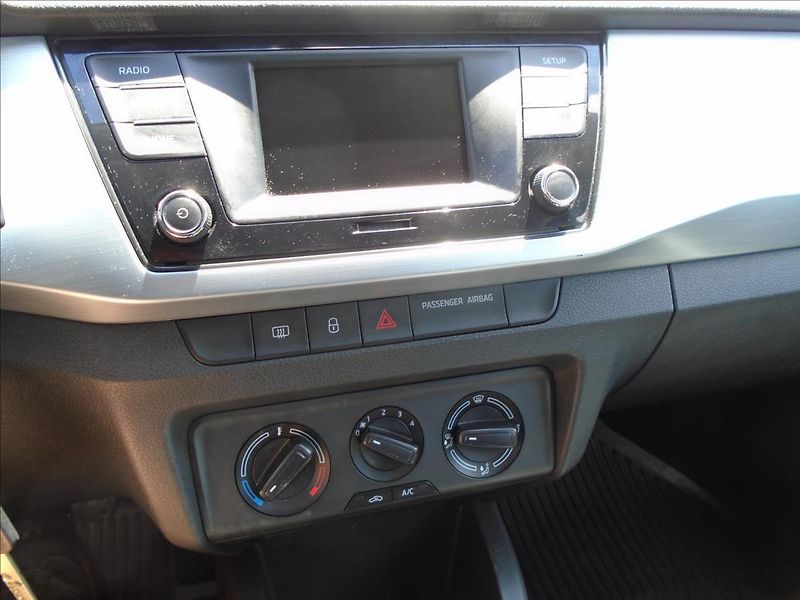 Škoda Fabia 1,0 - fotka 24 z 25