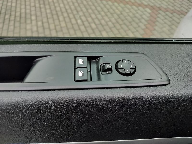 Opel Vivaro e, navigace, 9míst - fotka 10 z 27