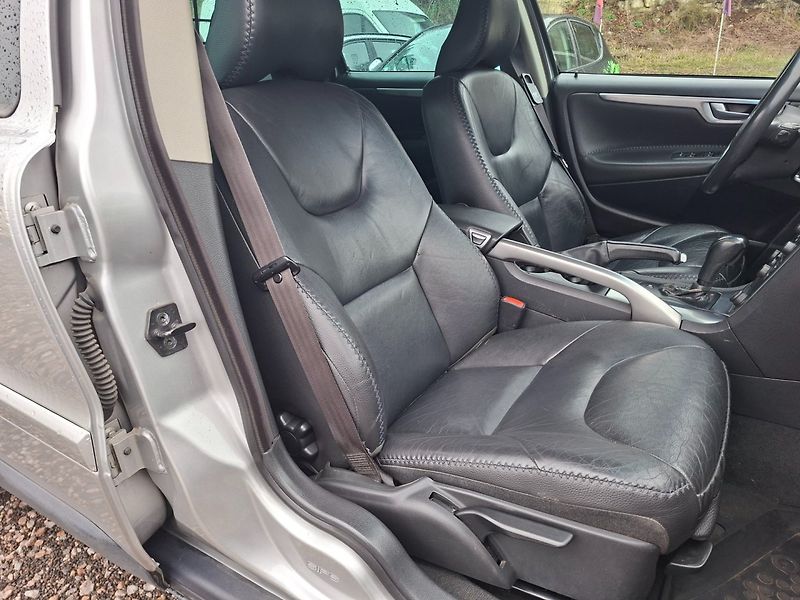 Volvo XC70 (2005) 2.4 D5 120kW AWD -PLNÝ SERVIS! - fotka 20 z 43