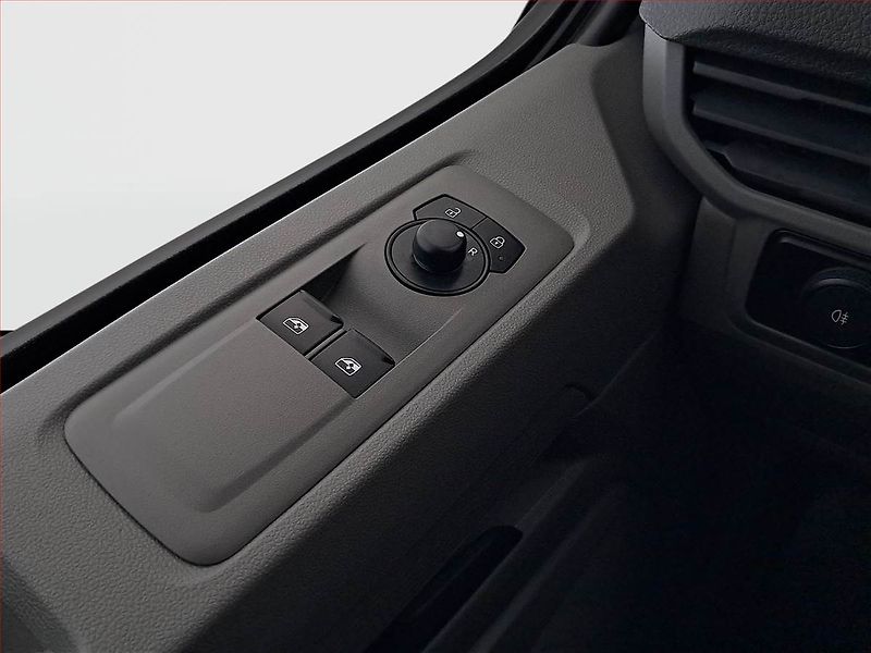 Volkswagen Transporter (2025) 2.0 TDI, Bus, 6Míst, ČR, 1Maj - fotka 15 z 17