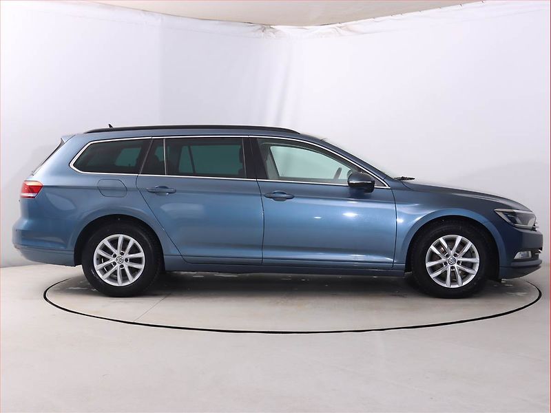 Volkswagen Passat (2015) 2.0 TDI, Automat, Serv.kniha - fotka 6 z 20