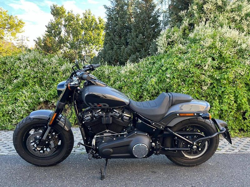 Harley-Davidson FXFBS Softail Fat Bob 114cui (2022) AKČNÍ CENA - fotka 5 z 14