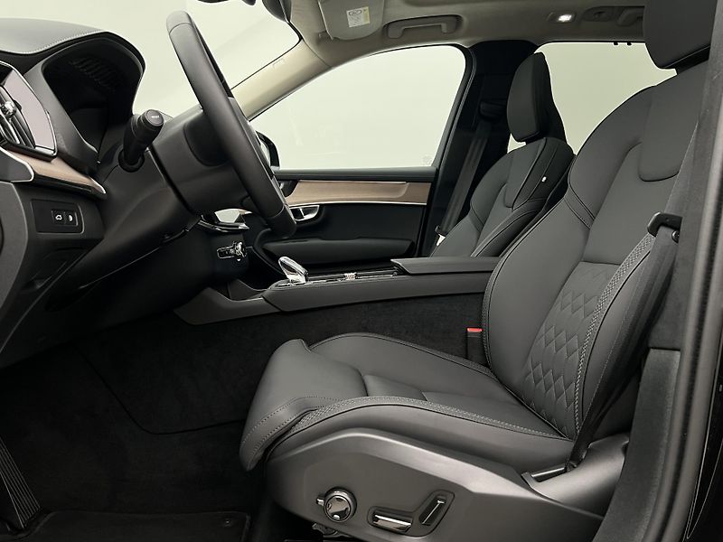 Volvo XC90 T8 AWD RECH. ULTRA DARK 7 MÍST - fotka 3 z 49