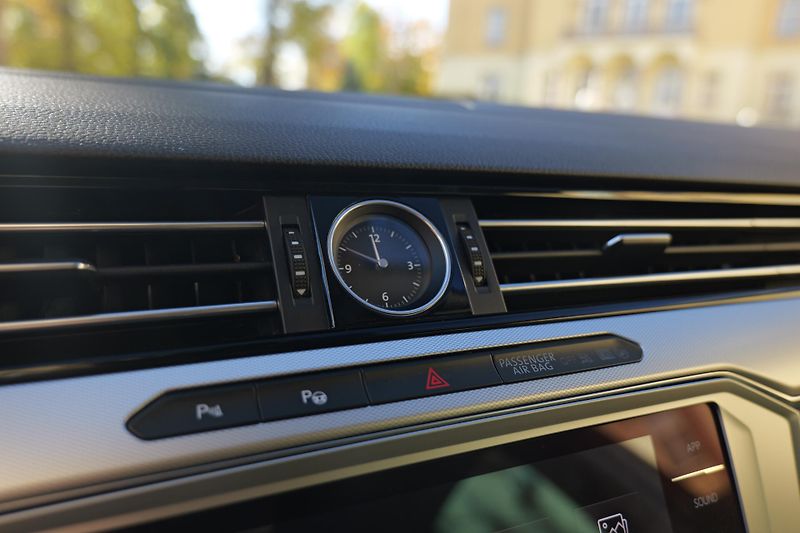 Volkswagen Passat 1.4 TSI DSG Kamera Cockpit Taž - fotka 36 z 38