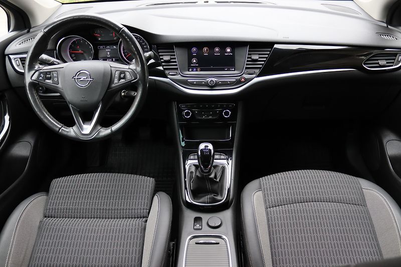 Opel Astra SPORTS TOURER+ 1.2 81kW - fotka 37 z 50