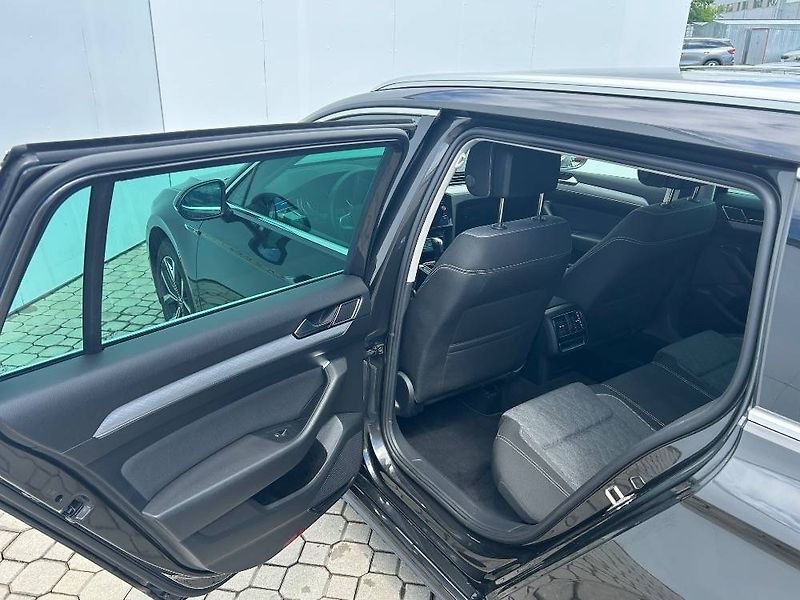 Volkswagen Passat Business  2,0TDi - fotka 7 z 24