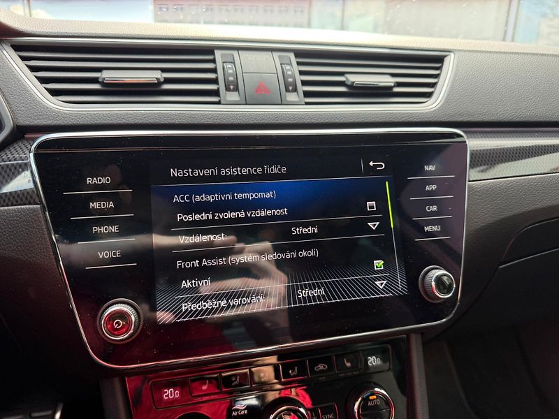Škoda Superb Sportline2.0 TSI 162kw DSG - fotka 14 z 24