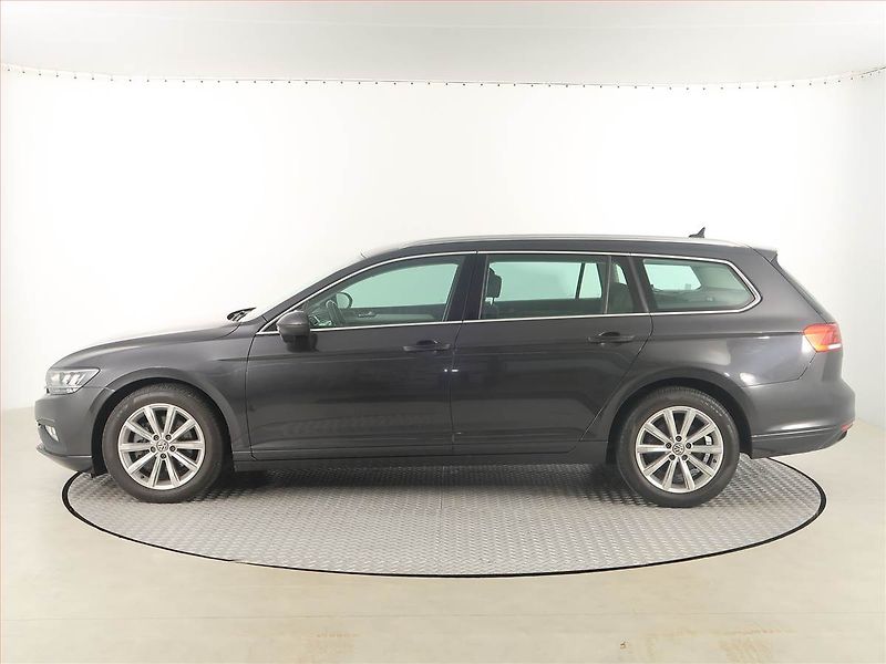 Volkswagen Passat (2019) 2.0 TDI, Automat, Serv.kniha - fotka 3 z 19