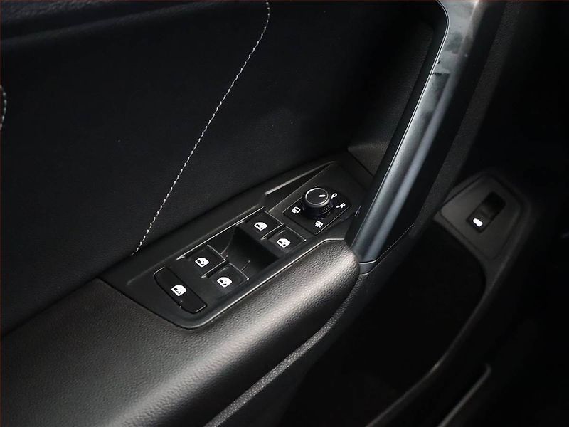 Volkswagen Tiguan (2021) R-Line 2.0 TDI - fotka 15 z 16