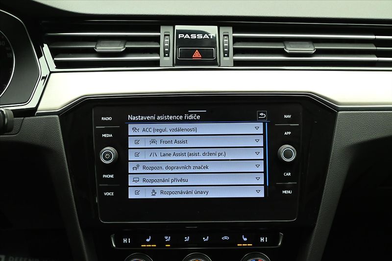 Volkswagen Passat 2,0 TDI 140 kW DSG ELEGANCE Zá - fotka 20 z 32