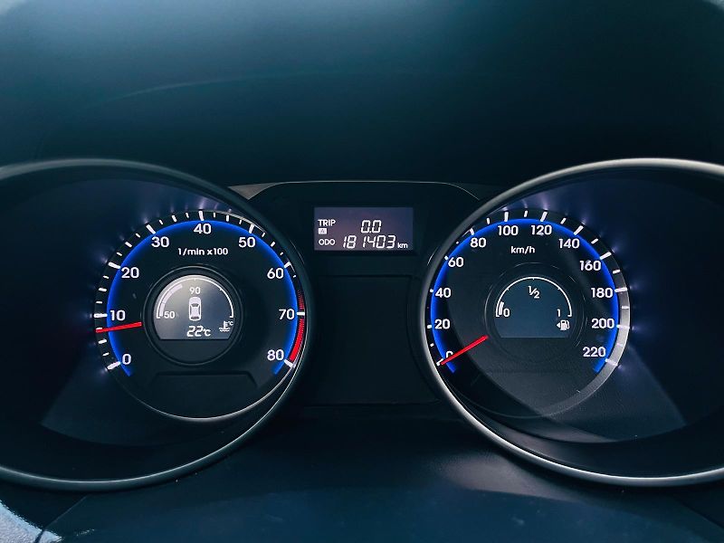 Hyundai ix35 2.0i MANUÁL VÝHŘEV TAŽNÉ - fotka 41 z 43