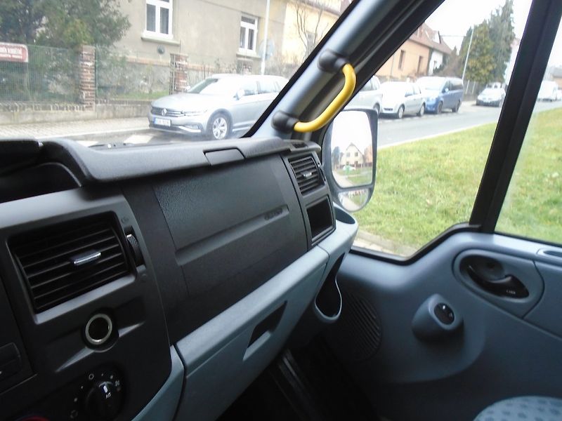 Ford Transit (2014) 2.2 TDCi L3H3 Bus 9 míst AC - fotka 18 z 30