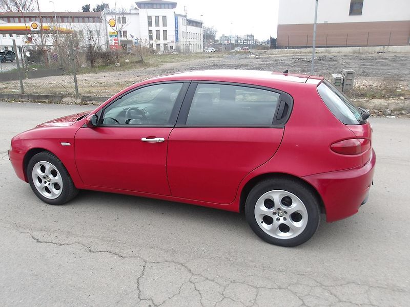 Alfa Romeo 147 1,6i 77kW LPG - fotka 4 z 30