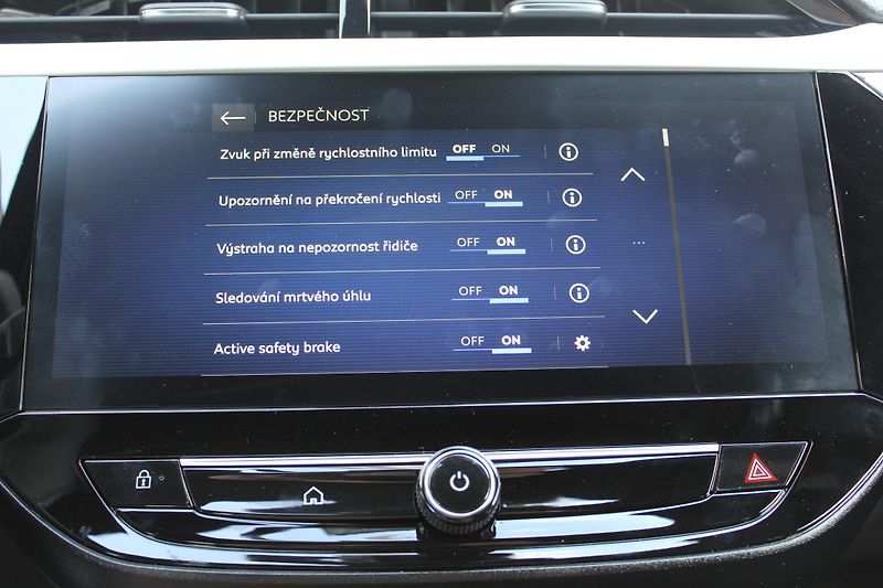 Opel Corsa (2025) GS Hybrid 1.2 TURBO 110k eDCT6 - fotka 20 z 29