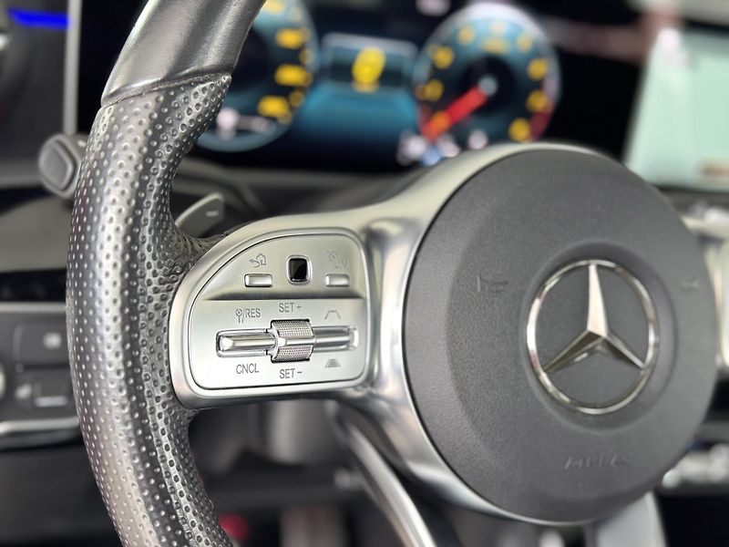 Mercedes-Benz Třídy A 200 AMG AUT*Panorama*Distronic - fotka 26 z 39