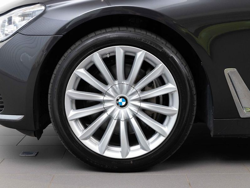 BMW Řada 7 740d xDrive - fotka 6 z 22