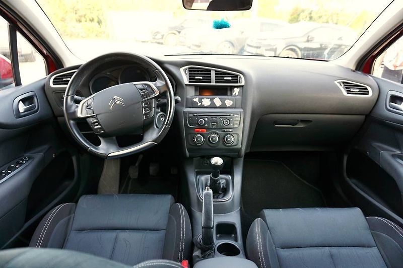 Citroën C4 (2012) 1,6 VTI 88 kW - fotka 21 z 26