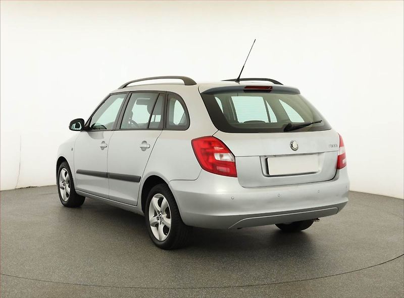 Škoda Fabia (2010) Style 1.6 TDI, Serv.kniha - fotka 4 z 13