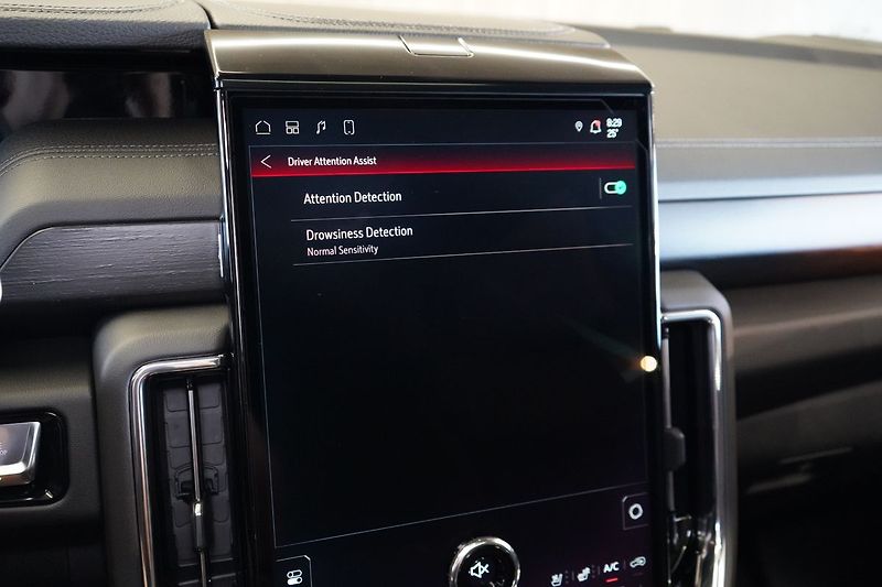 GMC Yukon (2026) Denali 6.2 V8 - fotka 48 z 59