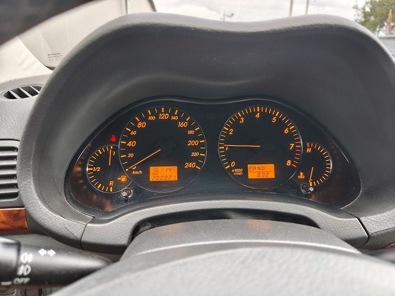 Toyota Avensis 2.4i   AUTOMAT - fotka 17 z 17