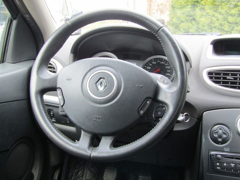 Renault Clio (2013) 1.2i 55kW  ZIMNÍ PNEU - fotka 16 z 34