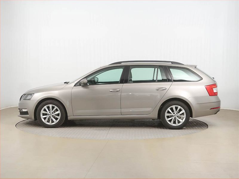 Škoda Octavia (2018) 1.6 TDI, Automat, Tempomat - fotka 3 z 16
