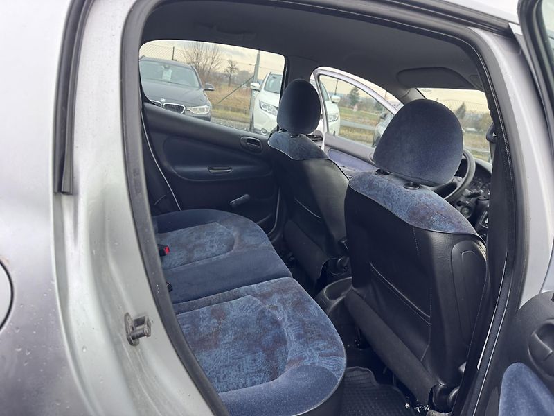 Peugeot 206 1.4i, 55 kW, 5-ti dvéř - fotka 13 z 15