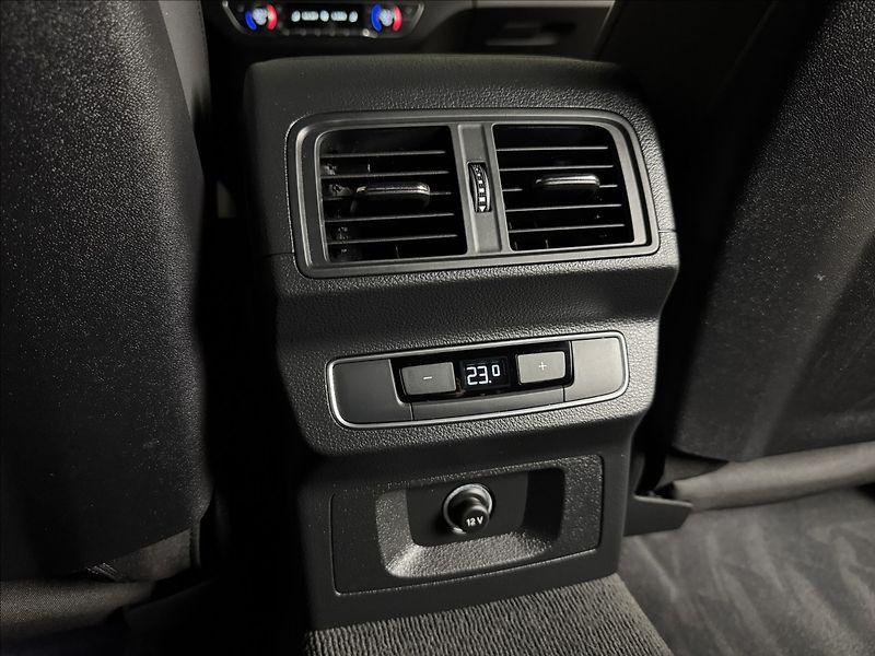 Audi Q5 2,0 TDi  Quattro S-Line Assist - fotka 16 z 50
