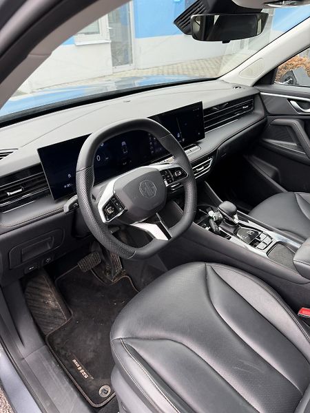 MG HS 1,5i 125kW navigace závěs  - fotka 11 z 18