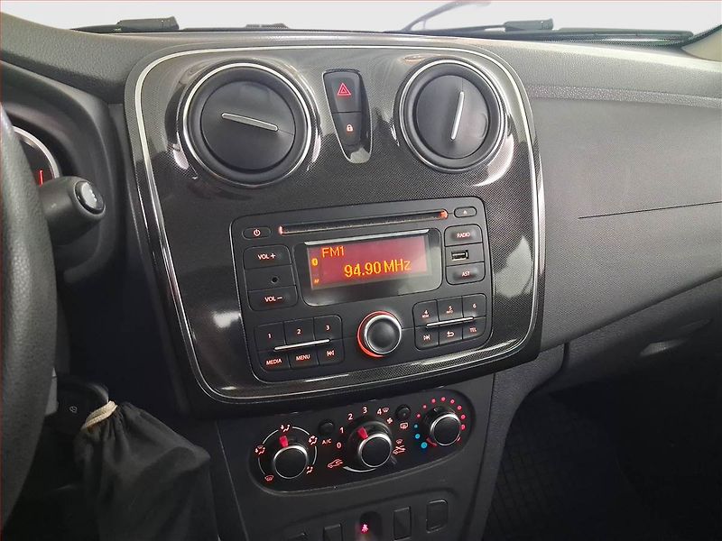 Dacia Sandero (2017) 1.0 SCe, ČR,1.maj - fotka 12 z 16