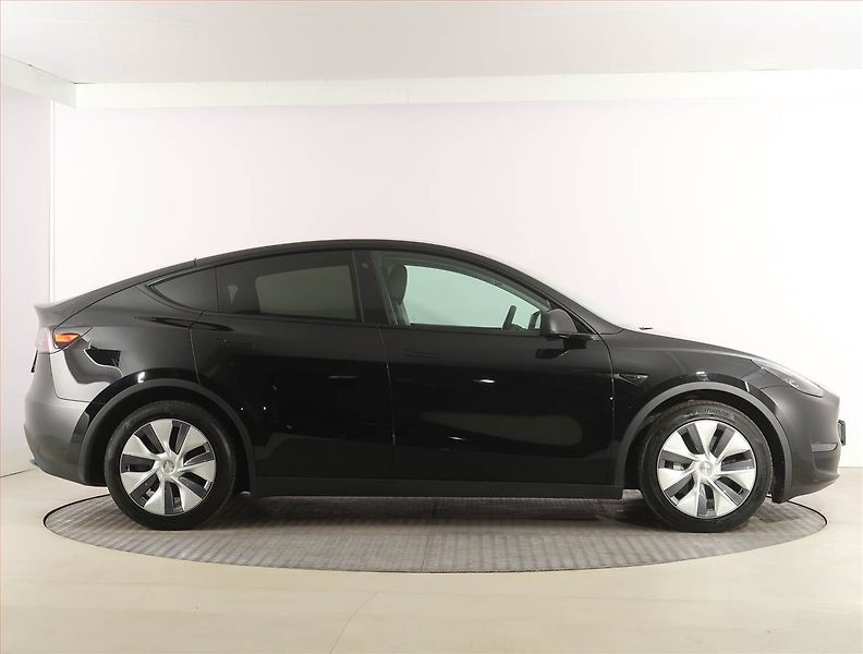 Tesla Model Y (2023) Long Range AWD 79kWh, SoH 95% - fotka 6 z 33
