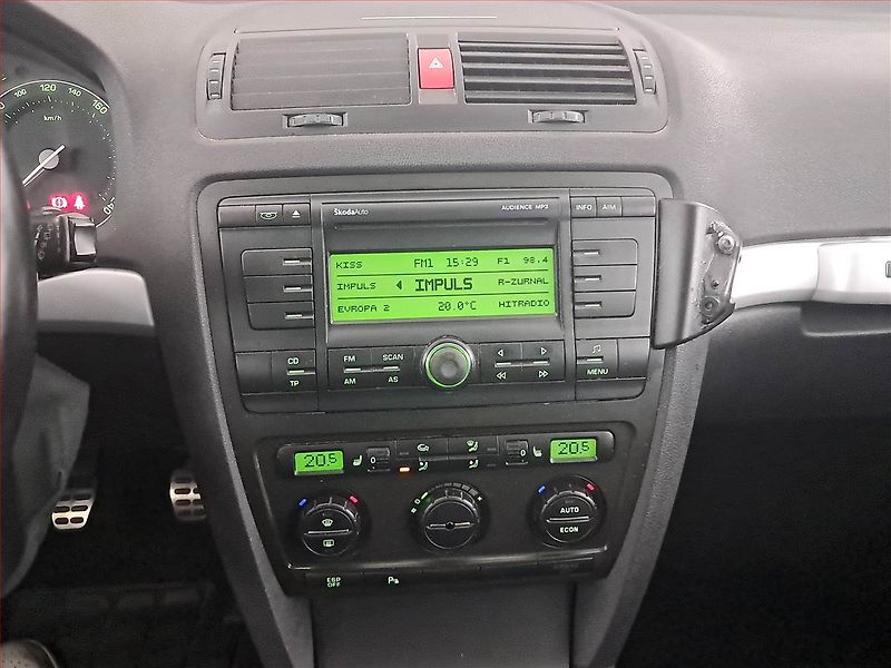 Škoda Octavia (2008) Scout 2.0 TDI, 4X4, Tažné - fotka 12 z 19
