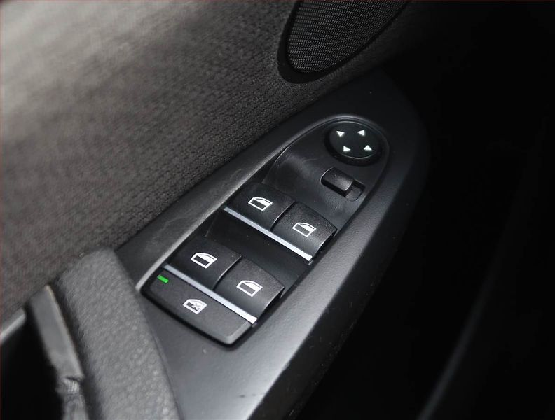 BMW X3 (2011) xDrive20i, 4X4, Automat - fotka 16 z 19