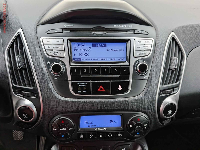 Hyundai ix35 (2012) 1.6GDi, ČR, AC, TZ, park - fotka 11 z 16