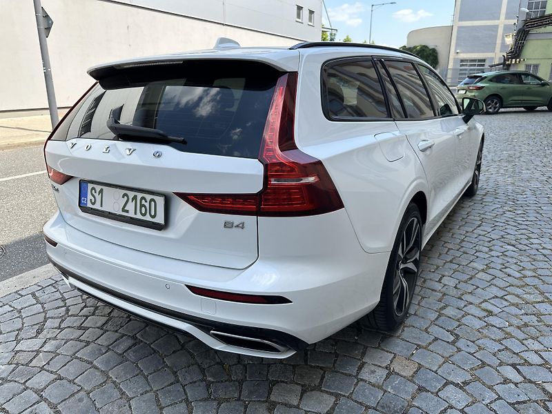 Volvo V60 B4 2,0 145 KW R design - fotka 13 z 18