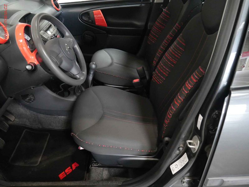 Citroën C1 (2014) 1.0i, ČR, servis.kniha, AC - fotka 9 z 14