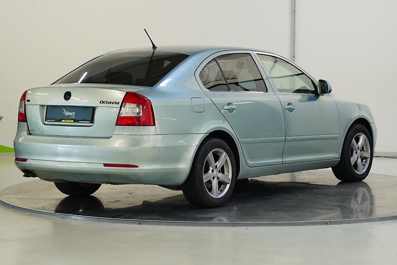 Škoda Octavia - fotka 2 z 24